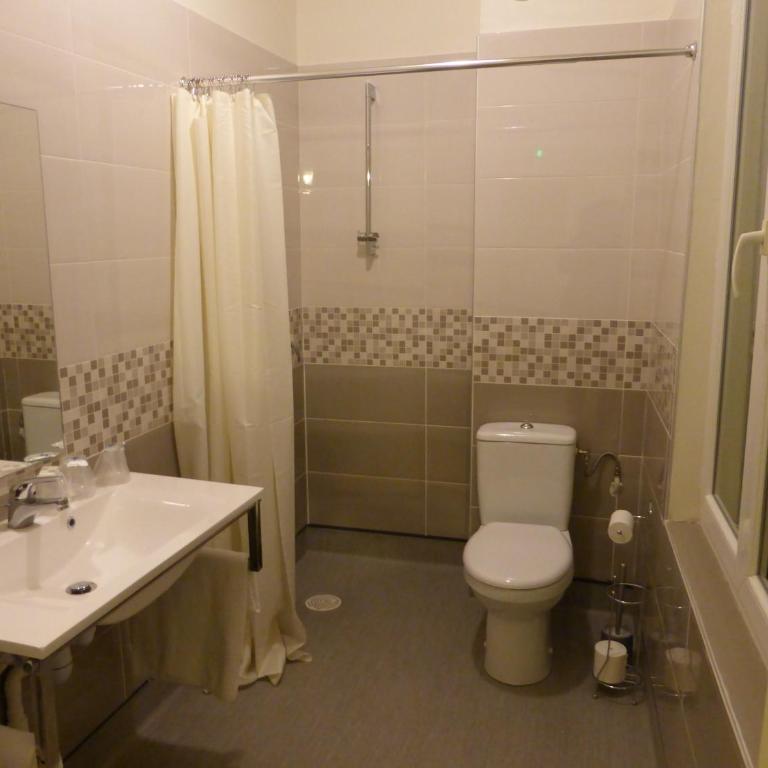 Le Bannier Hotel Restaurant - Chambre Triple - Accessible aux Personnes à Mobilité Réduite - 2
