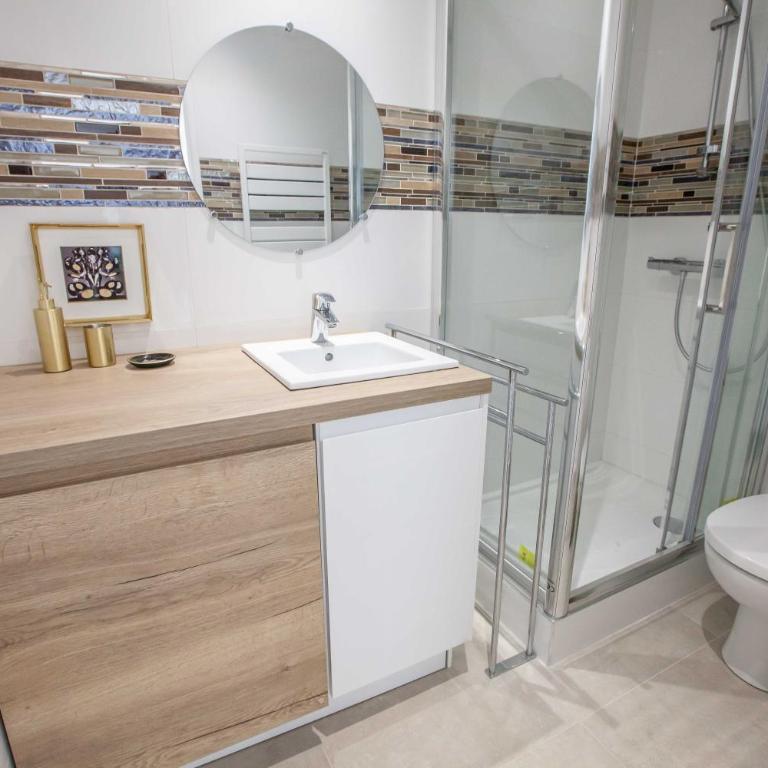 Très beau T2 climatisé refait à neuf, vue mer panoramique exceptionnelle à 120m à pied de la plage - Apartment mit 1 Schlafzimmer - 11