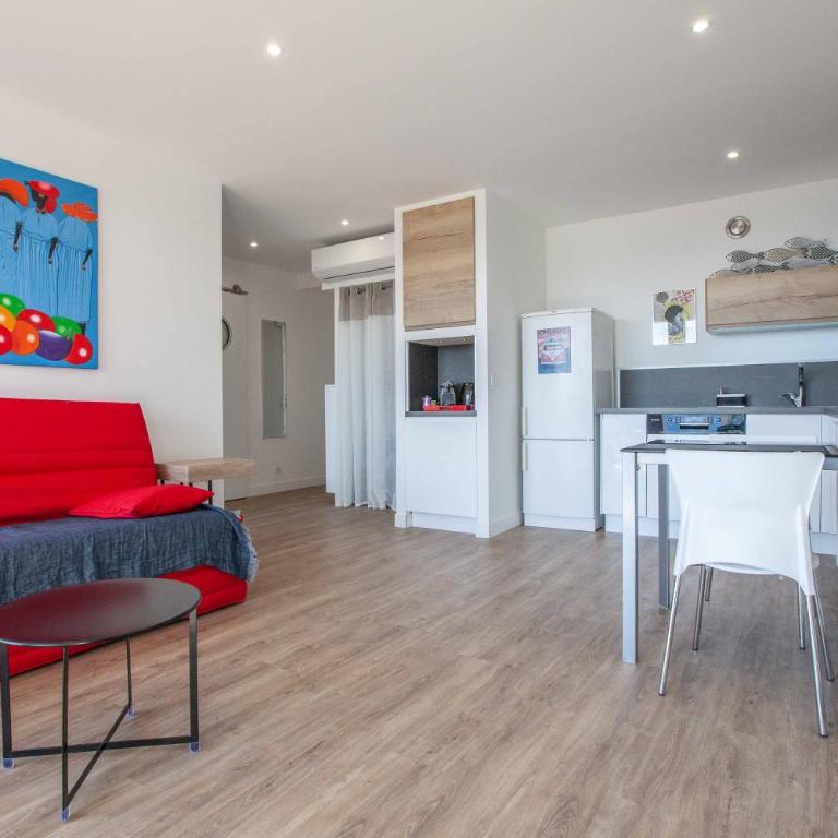Très beau T2 climatisé refait à neuf, vue mer panoramique exceptionnelle à 120m à pied de la plage - Apartment mit 1 Schlafzimmer - 4