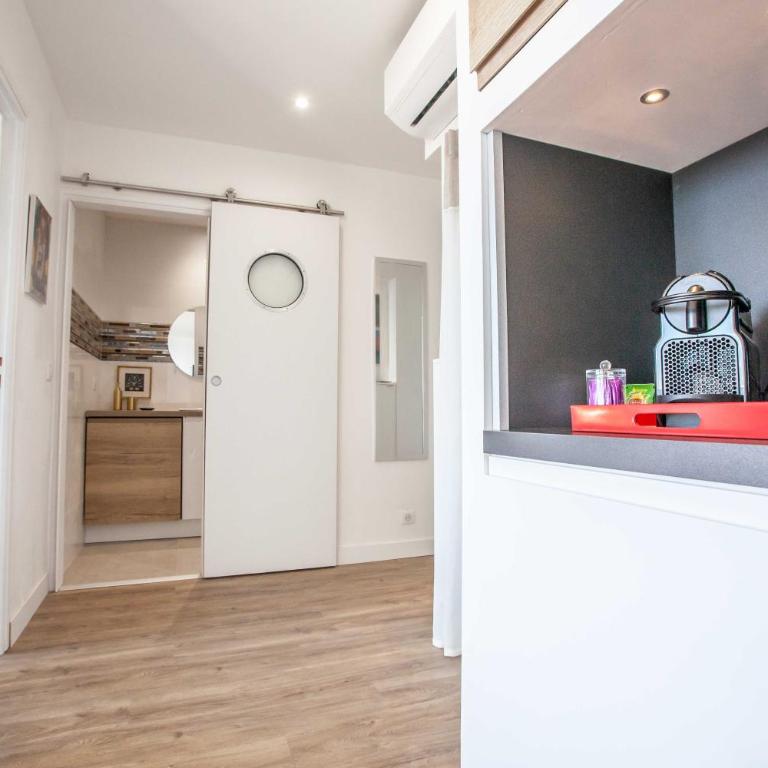 Très beau T2 climatisé refait à neuf, vue mer panoramique exceptionnelle à 120m à pied de la plage - Apartment mit 1 Schlafzimmer - 9