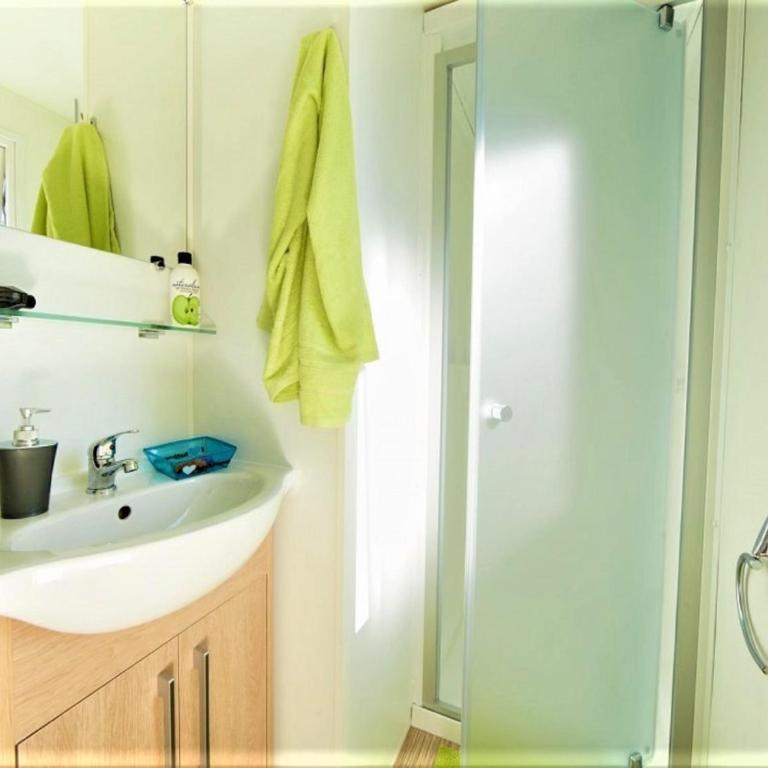 2 Bed - Sleeps 4 - Free Parking - 5 mins to Beach - Appartement - 3