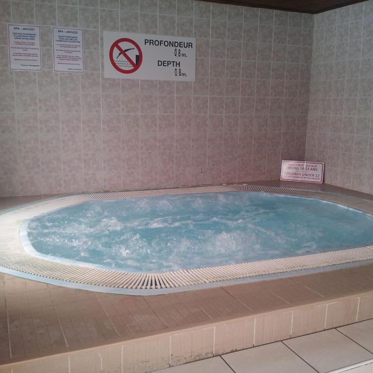 2 Bed - Sleeps 4 - Free Parking - 5 mins to Beach - Appartement - 9