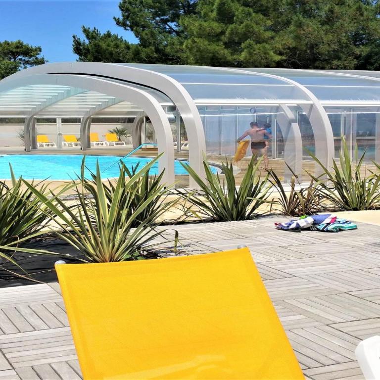 3 Bed - Sleeps 6 - Air-Con - Free Parking - Chalet - 6