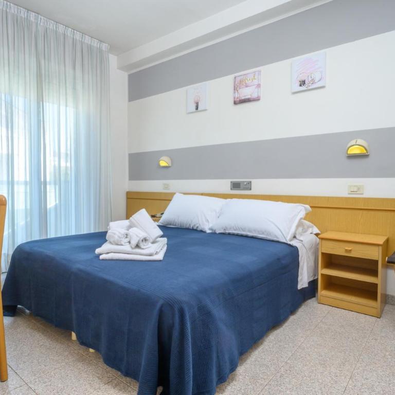 Hotel Villa Lina ANGOLO VIALE DANTE - Double or Twin Room with Side Sea View - 5