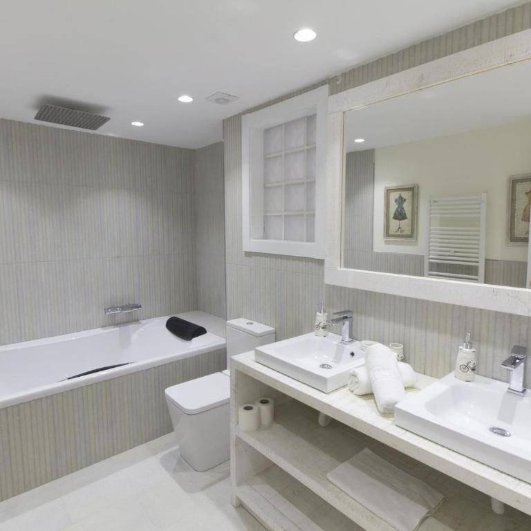 Sitges Spaces Mediterranean Apartments 5 Bedrooms, 4 Bathrooms, 75M2 Terrace, Centre Sitges- Sleeps 10 - Apartamento - 16