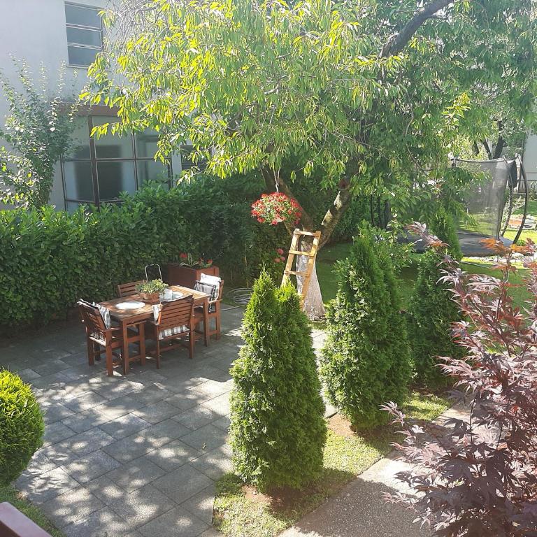 Guest House NO 13 - Three-Bedroom Apartment - 4