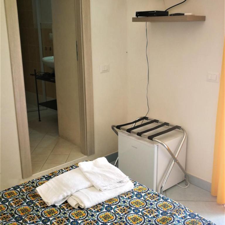 Visitponza - La casa di Eolo - Camera Matrimoniale con Bagno Privato - 3