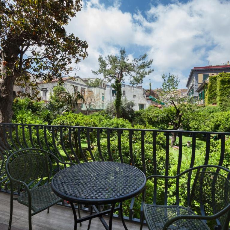 The Bellini House by House In Naples - Camera Matrimoniale con Balcone e Vista Giardino - 5