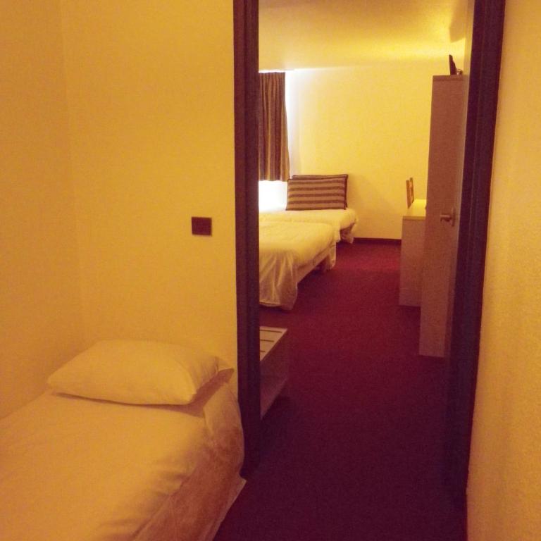 Hotel Amys Voreppe - Quadruple Room - 2