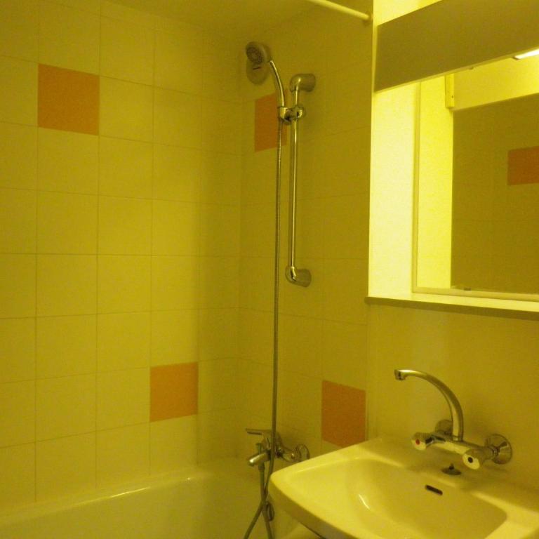 Hotel Amys Voreppe - Standard Double Room for Single Use - 9