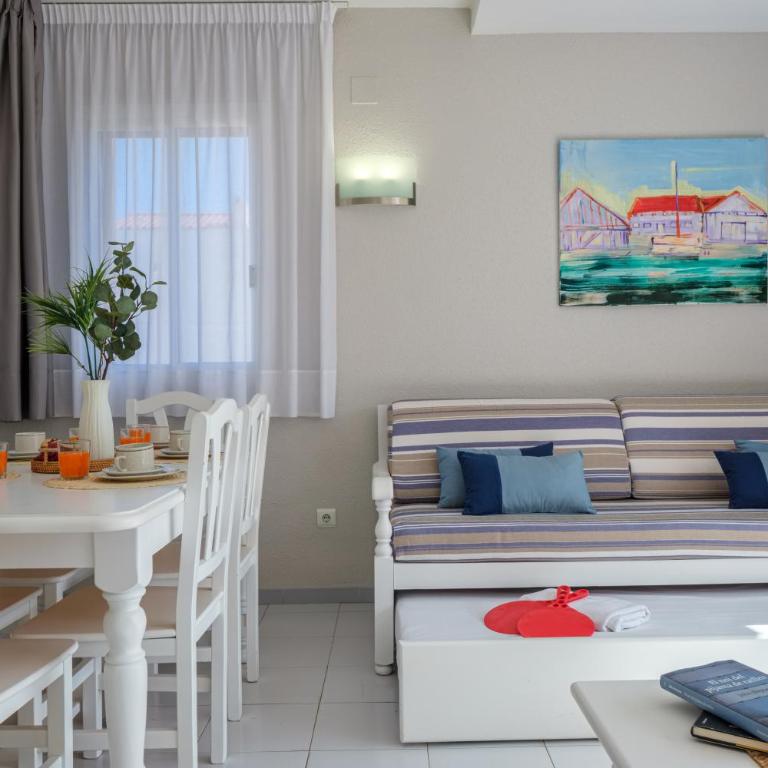 Apartamentos Estival Park - Two-Bedroom Apartment (2 Adults + 2 Children) - 4