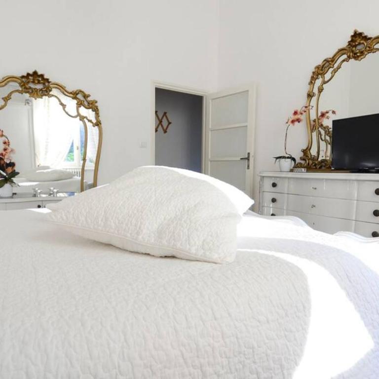 FREEDOM - One-Bedroom Apartment - 5