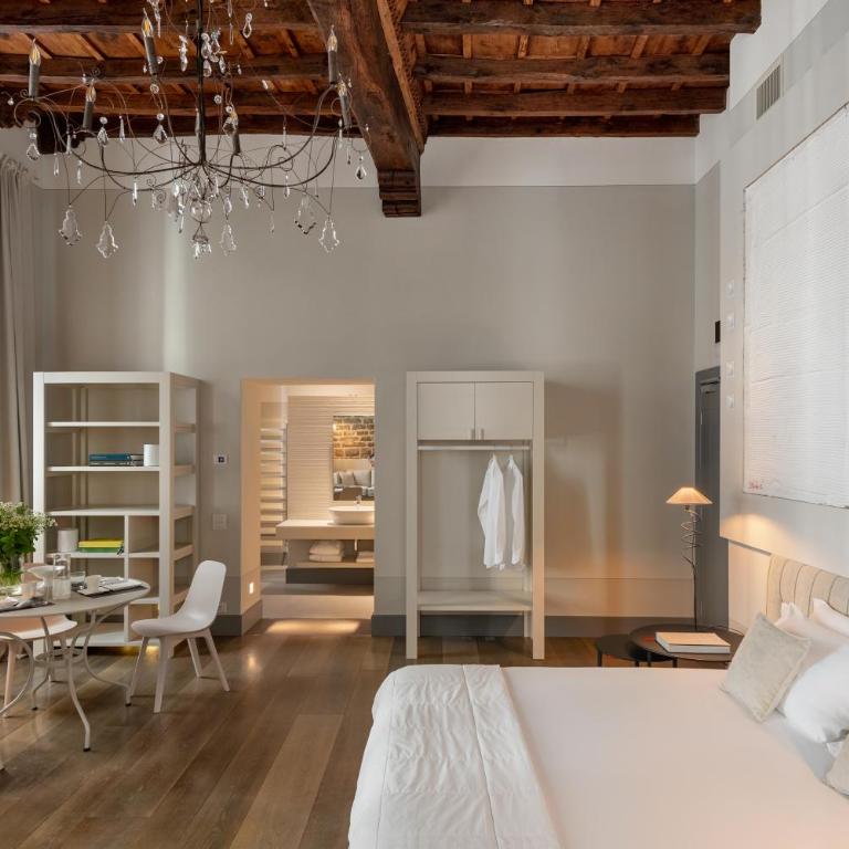 GombitHotel - Junior Suite - 3