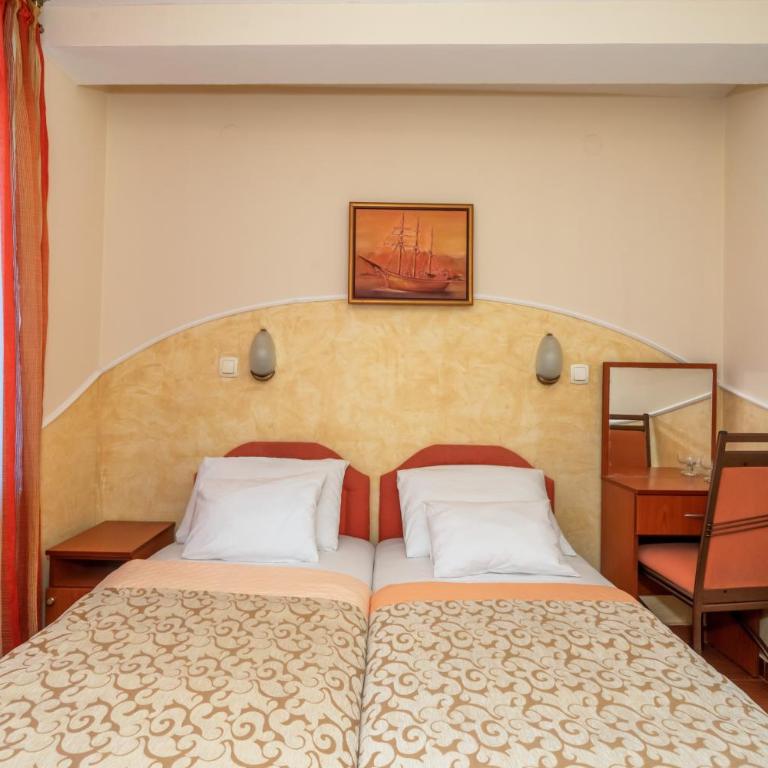 Apartments Pod Lozom with Seaview - Standard Twin Room with Sea View - 16