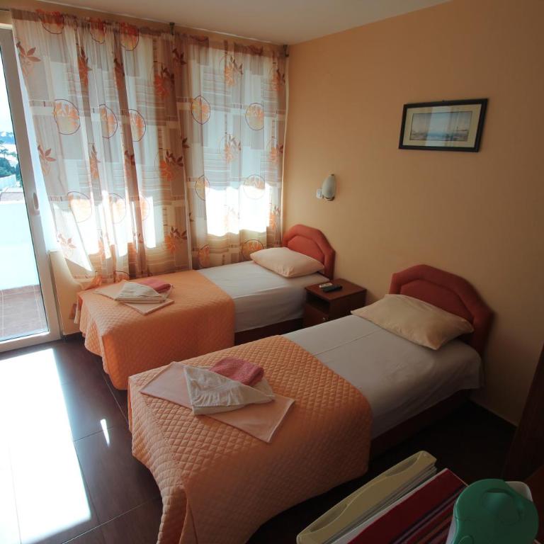 Apartments Pod Lozom with Seaview - Standard Twin Room - 8