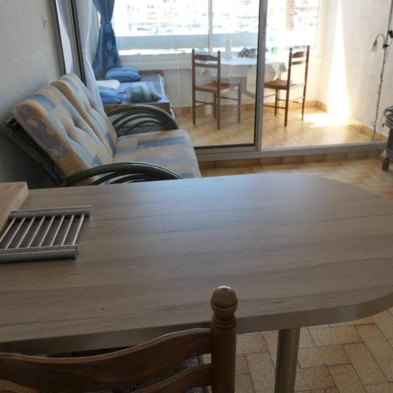 Face port Plage à 350m joli T2 clair 4 couchages avec parking privé, draps serviettes non fournies - Apartment mit 1 Schlafzimmer - 6