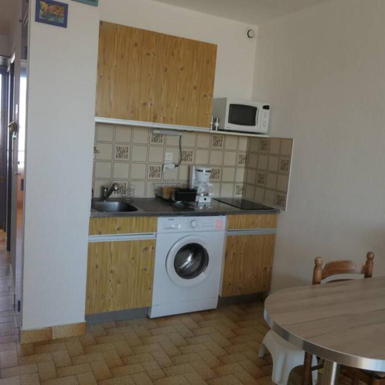 Face port Plage à 350m joli T2 clair 4 couchages avec parking privé, draps serviettes non fournies - Apartment mit 1 Schlafzimmer - 9