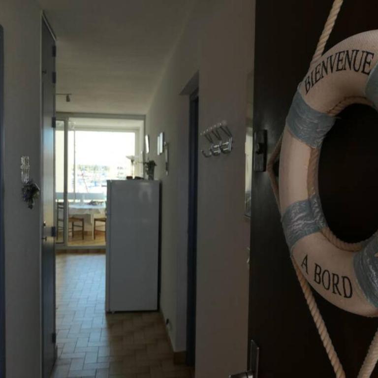 Face port Plage à 350m joli T2 clair 4 couchages avec parking privé, draps serviettes non fournies - Apartment mit 1 Schlafzimmer - 12