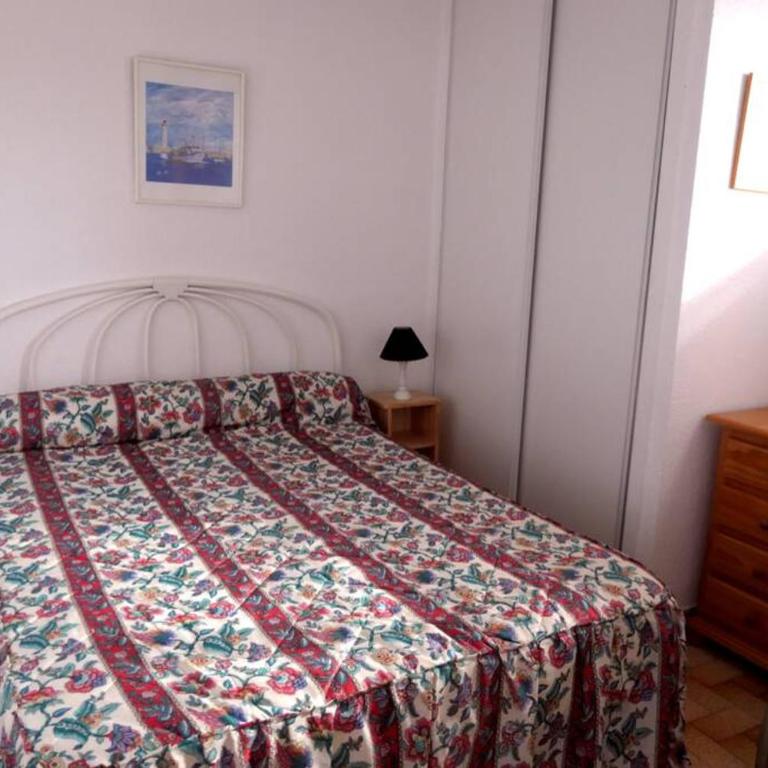 Face port Plage à 350m joli T2 clair 4 couchages avec parking privé, draps serviettes non fournies - Apartment mit 1 Schlafzimmer - 17