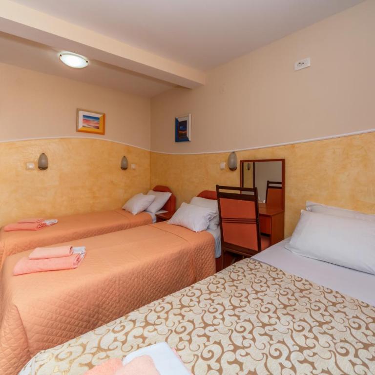 Apartments Pod Lozom with Seaview - Trokrevetna Soba - 10