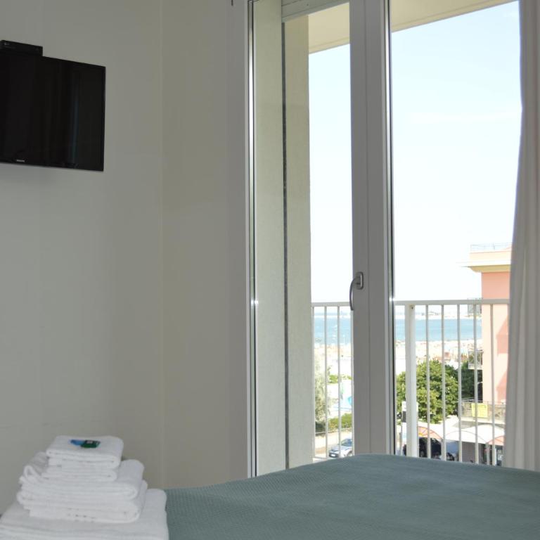 Hotel Riva e Mare - Camera Matrimoniale con Balcone e Vista Mare - 13