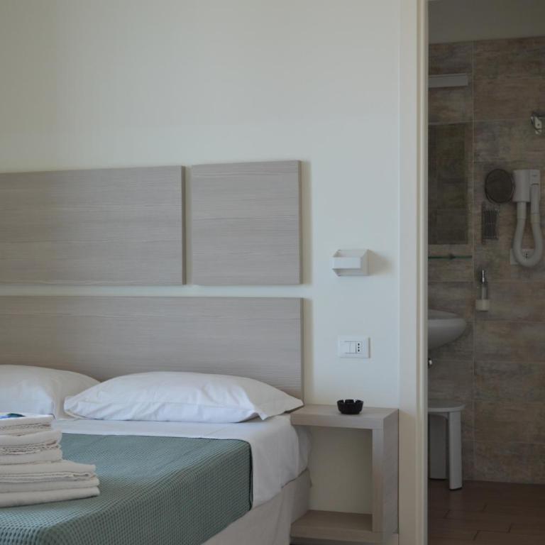 Hotel Riva e Mare - Camera Matrimoniale con Balcone e Vista Mare - 18