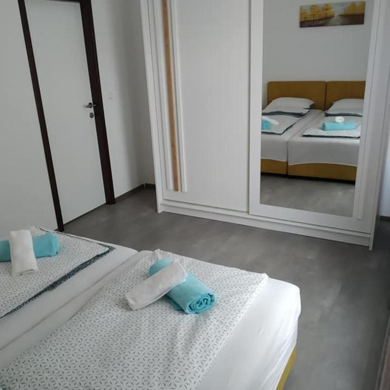 Markaz Apartman Bihac - Apartment with Garden View - 7