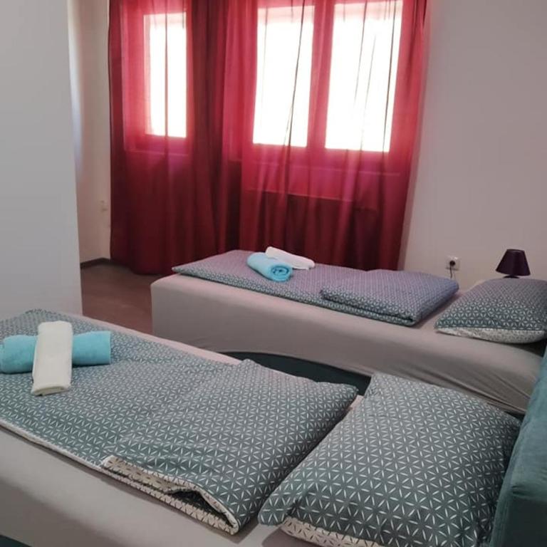 Markaz Apartman Bihac - Apartment with Garden View - 11