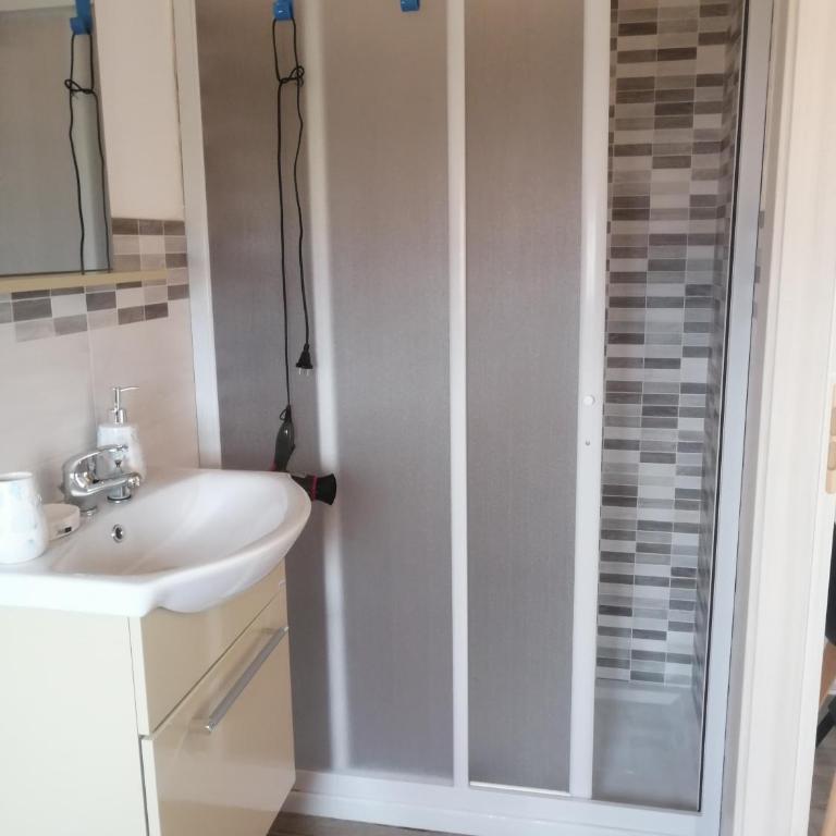 Villa Patrizia - Camera Matrimoniale con Bagno Privato - 3