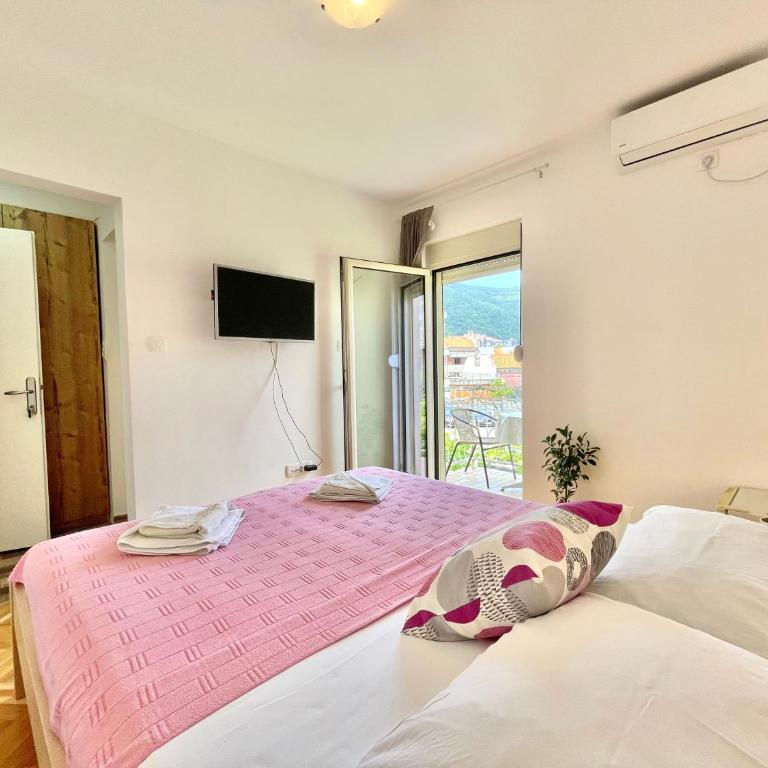 Garden House Budva - Dvokrevetna Soba sa Bračnim Krevetom i Balkonom - 3