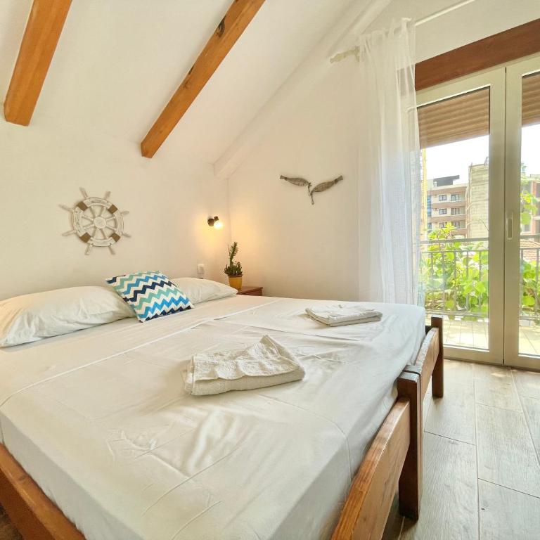 Garden House Budva - Trokrevetna Soba sa Balkonom - 18