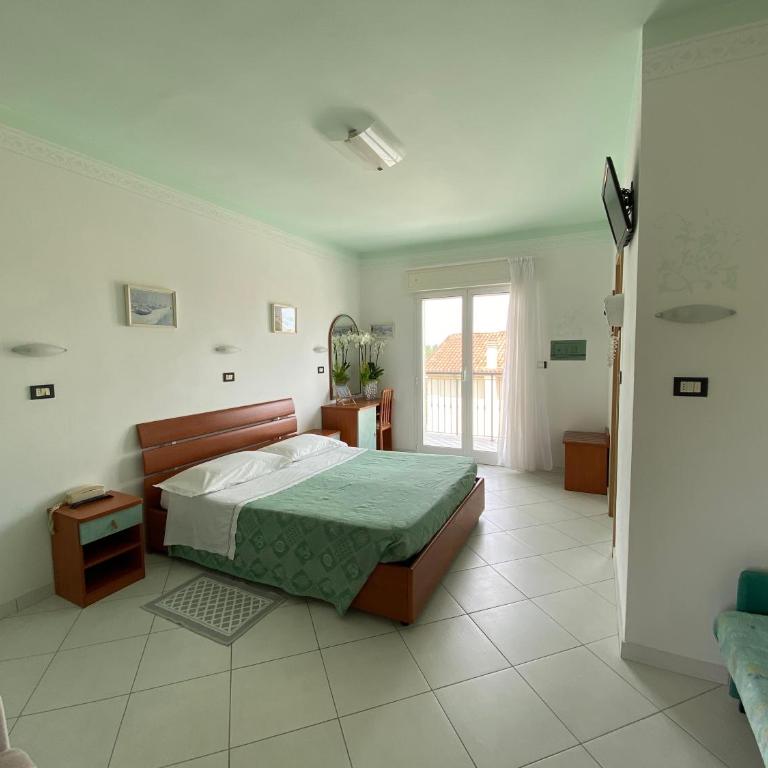Hotel Capri - Camera Tripla - 4