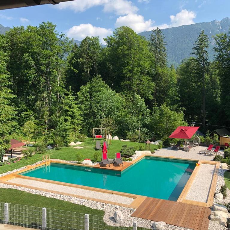 Bayern Resort Hotel - Adults only - mit Zugspitzblick - Eibsee-Nähe - Wellnessbereich - Naturpool im Sommer - Comfort Doppelzimmer mit Balkon - 1