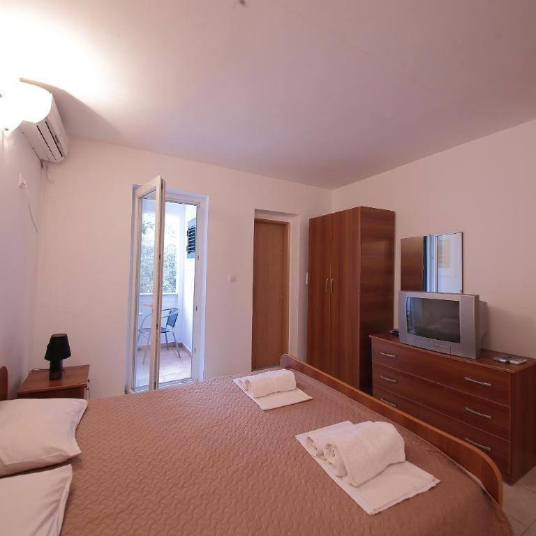 Guest house Zenović - Double Room with Balcony - 3