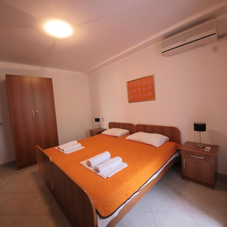 Guest house Zenović - Double Room with Balcony - 5