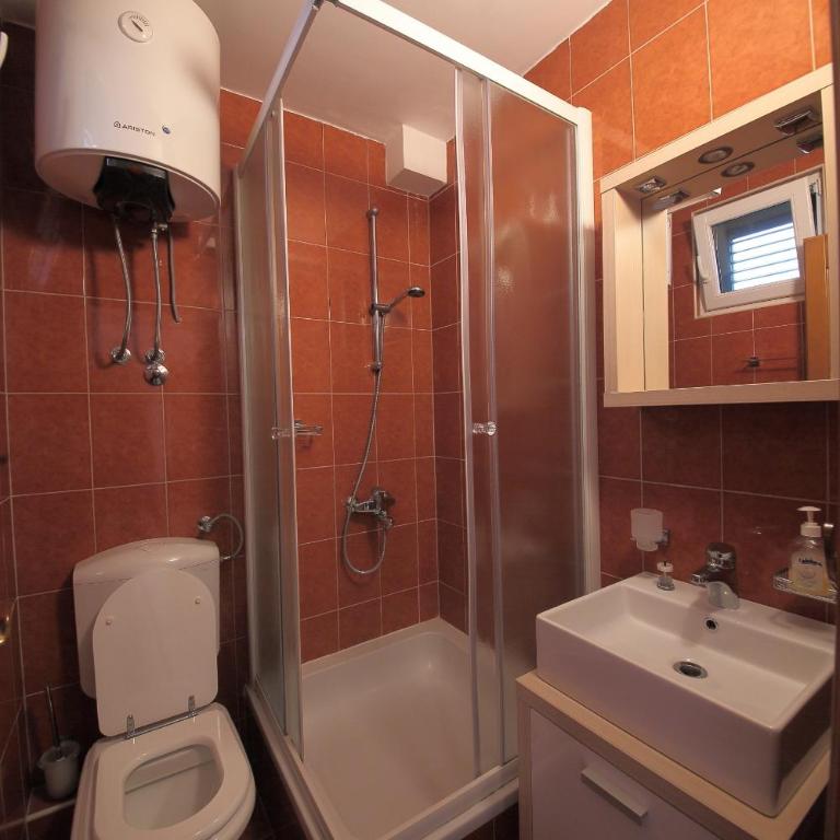 Guest house Zenović - Double Room with Balcony - 8