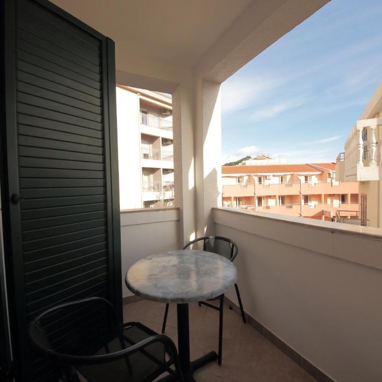 Guest house Zenović - Double Room with Balcony - 9