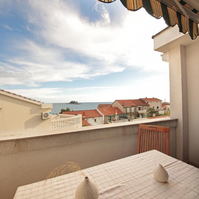 Guest house Zenović - Two-Bedroom Apartment with Terrace and Sea View - 1