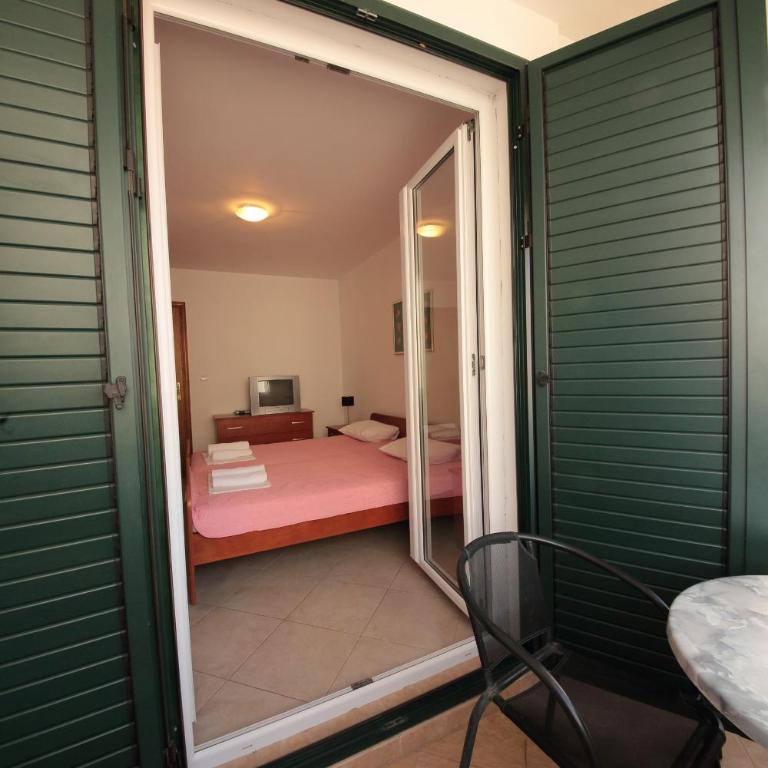 Guest house Zenović - Double Room with Balcony - 11