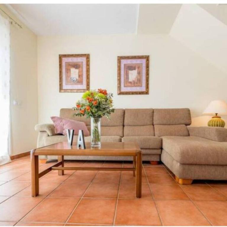 ENCANTADORA CASA CON PISCINA A 5 MIN PLAYA WIFI - Casa de 2 dormitorios - 22