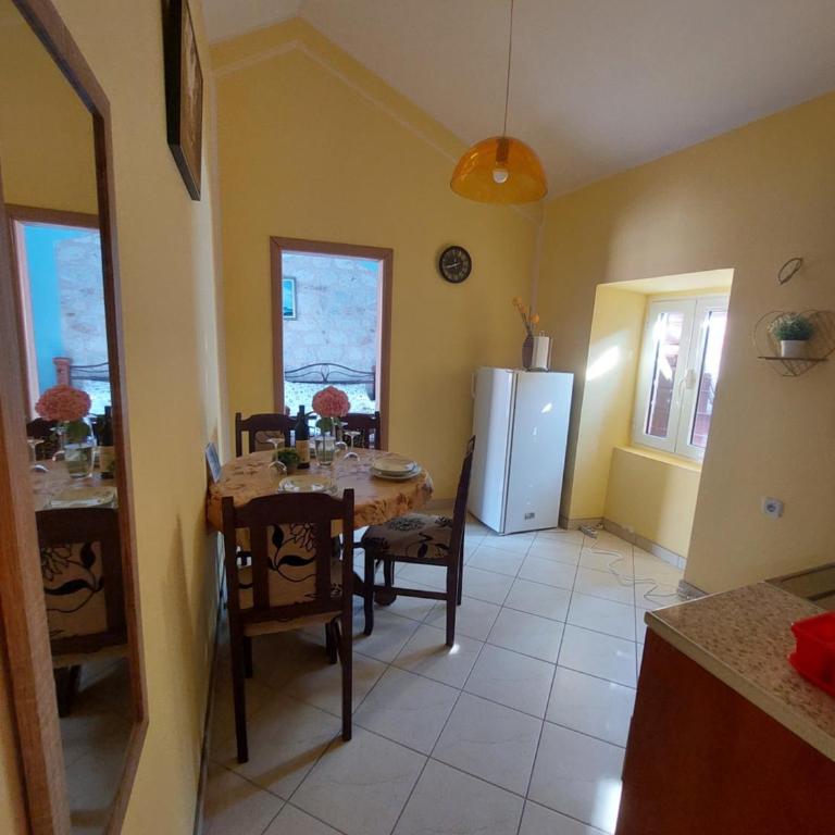 Apartments Jelena - Apartman s 1 Spavaćom Sobom i Balkonom - 11
