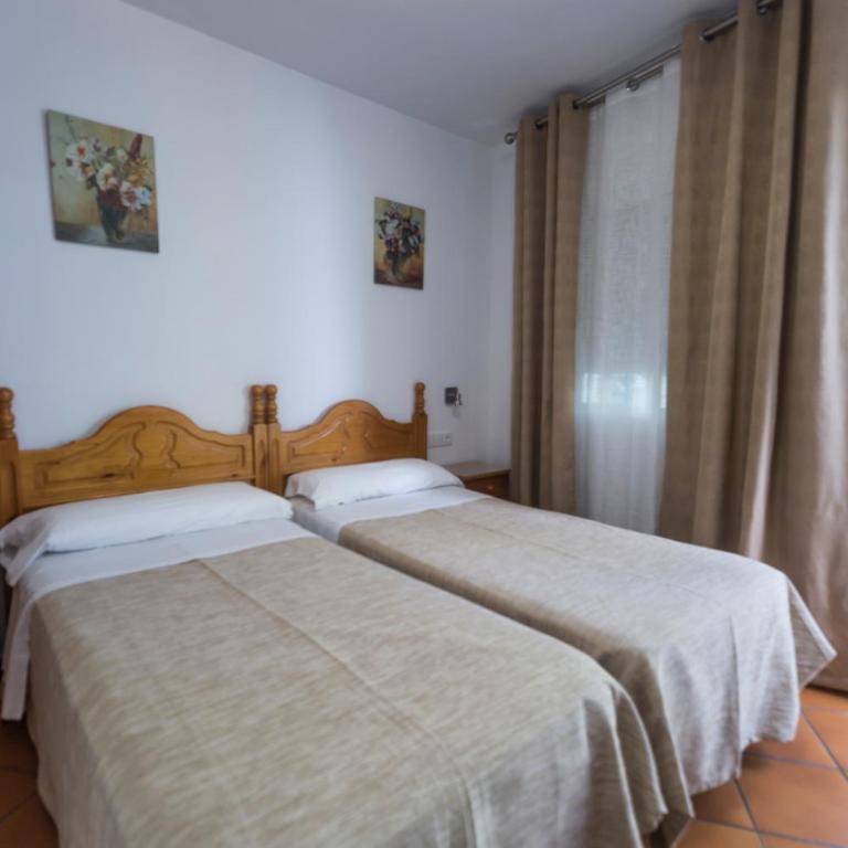 Hostal San Ramón - Habitación Doble Estándar - 2 camas - 1