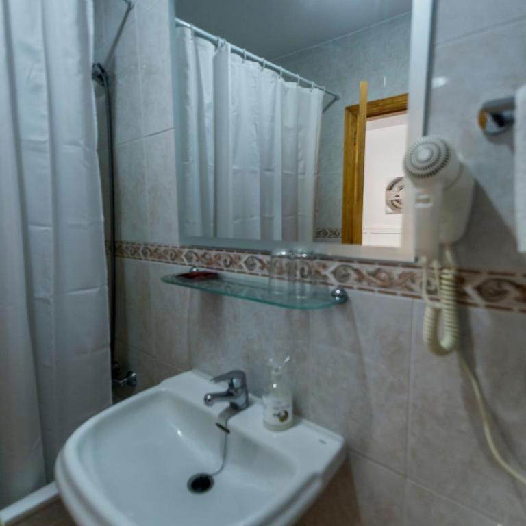 Hostal San Ramón - Habitación Doble Estándar - 2 camas - 9