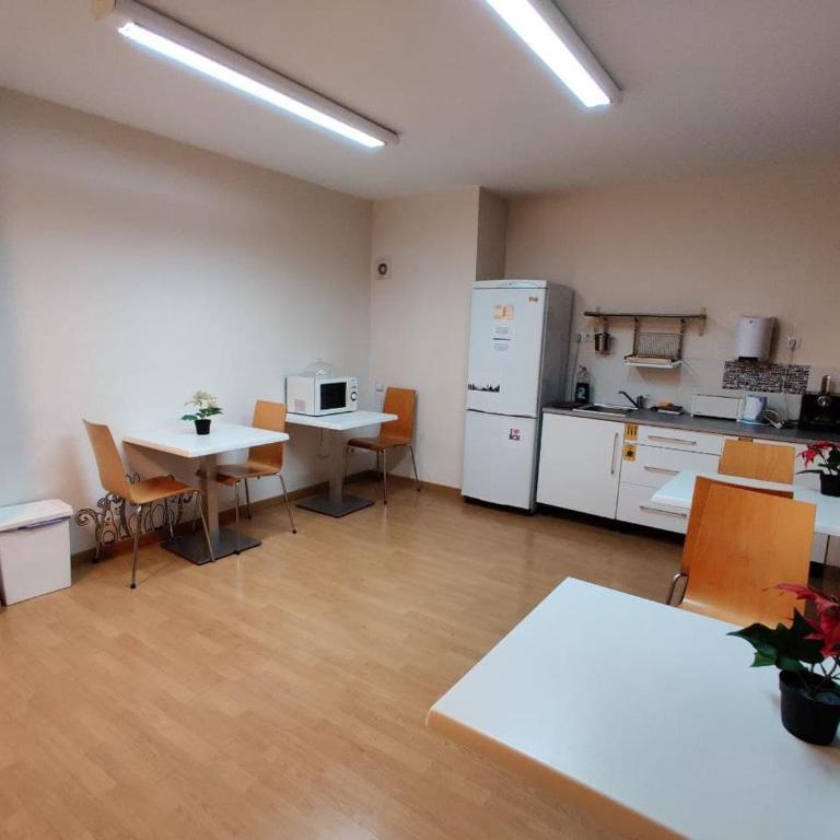 Guest House Barcelona Bruc - Classic Quadruple Room with Private External Bathroom - 2