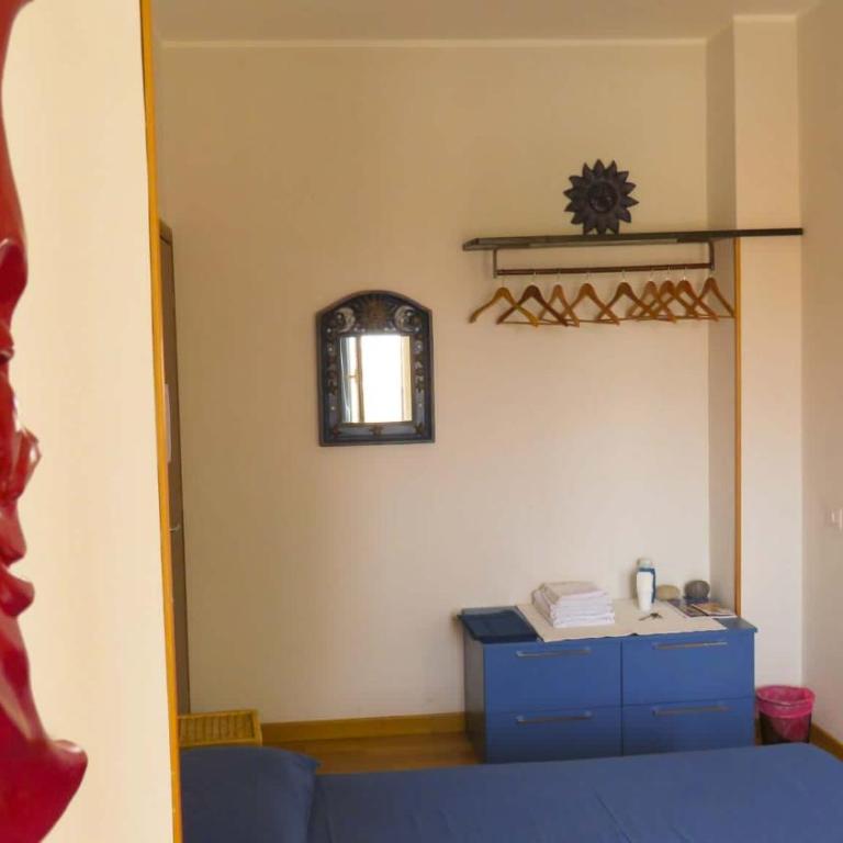 Luna Rossa Rooms - Standard Double Room with Shared Bathroom - 11