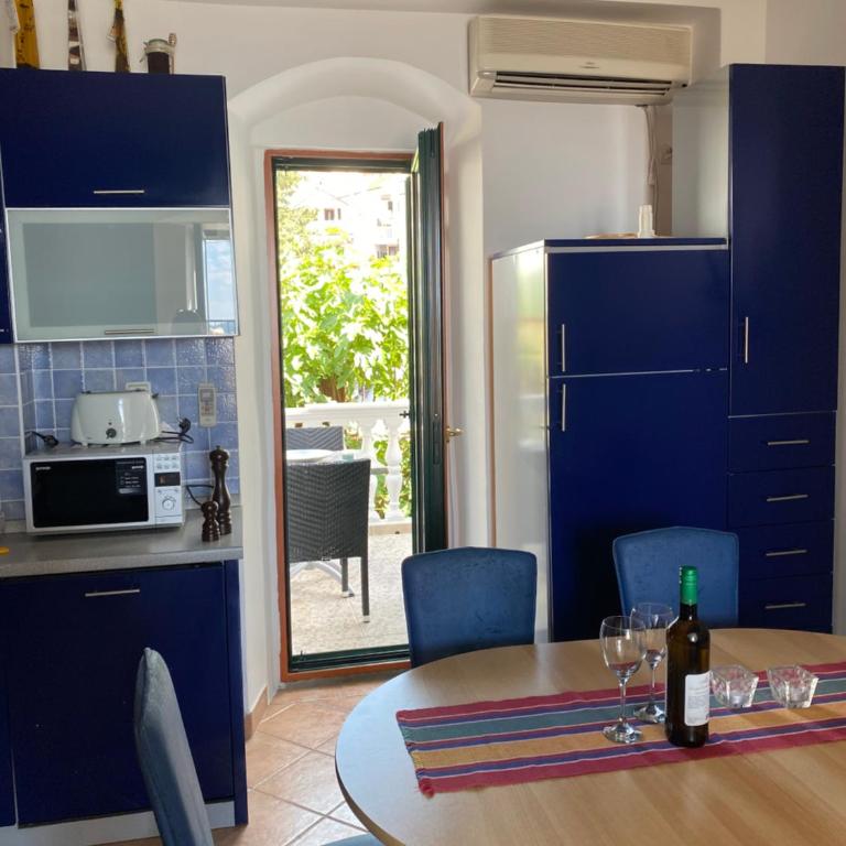 Tamaris Apartmani Igalo Centar - Apartment with Sea View - 5