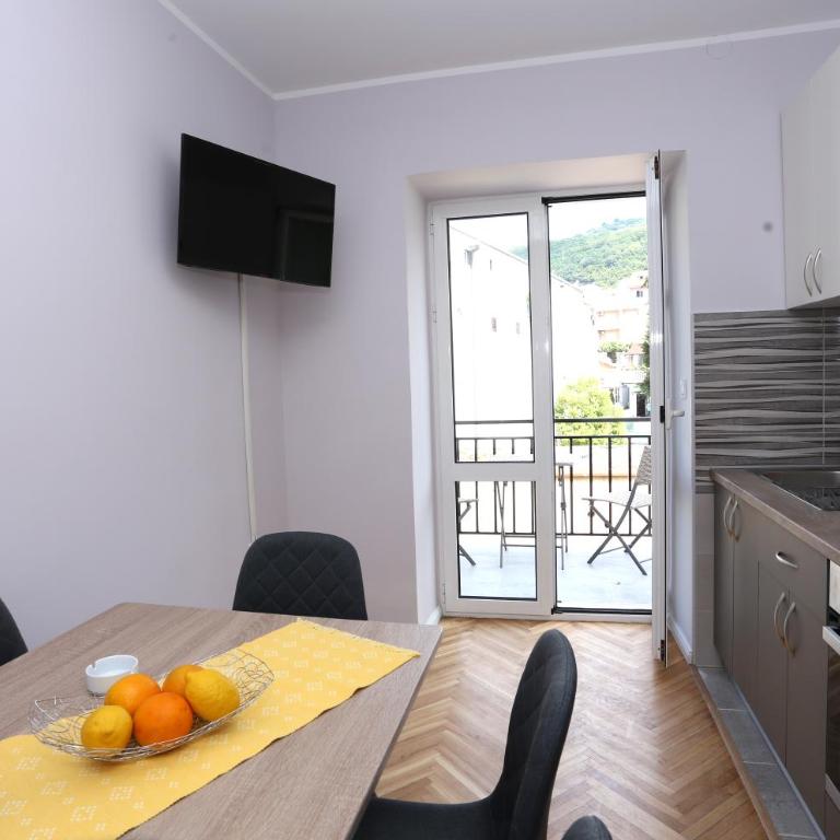 Tamaris Apartmani Igalo Centar - Apartment with Balcony - 10