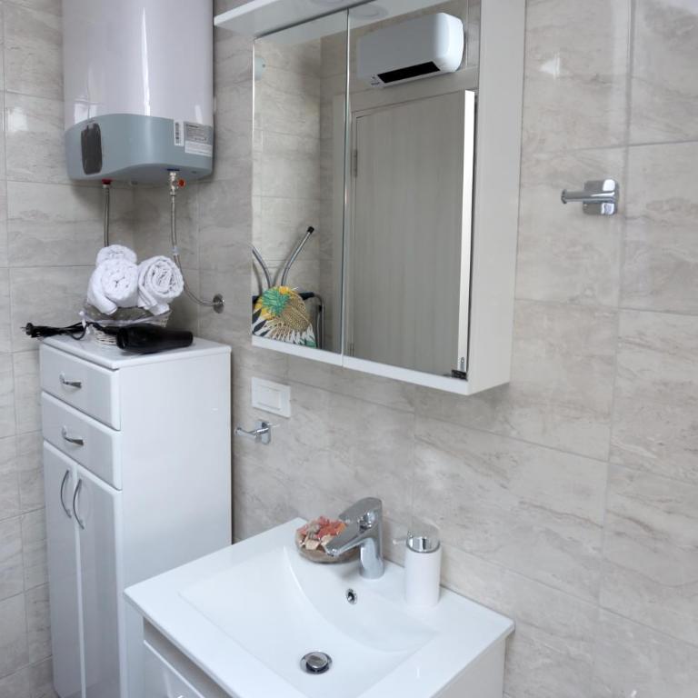 Tamaris Apartmani Igalo Centar - Apartment with Balcony - 19