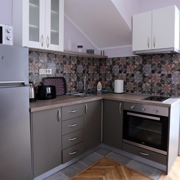 Tamaris Apartmani Igalo Centar - Apartment with Balcony - 12
