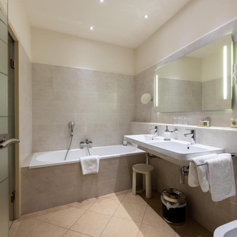 Boutique Hotel Goldenes Lamm Villach - Dreibettzimmer - 5